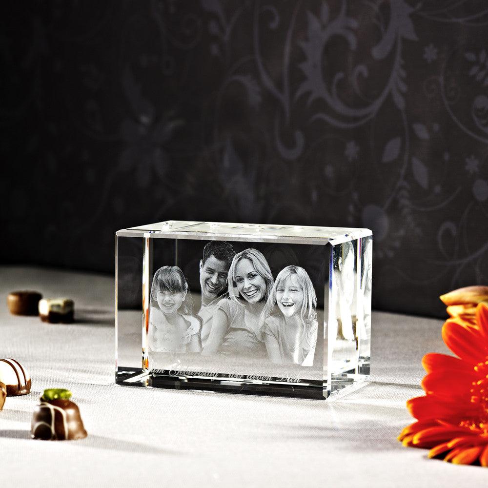 Bloc de Verre taille L Paysage - Gravure 3D d'un couple avec deux enfants.