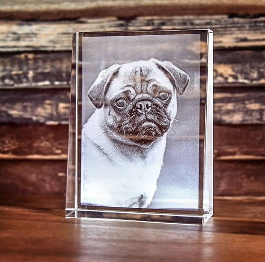 Plaque de verre Prisme L en orientation portrait avec gravure personnalisée en 2D, idéale pour un cadeau unique et raffiné.