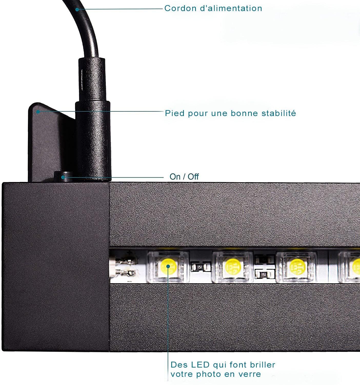 Détails Socle lumineux à LEDs Polaris 80, conçu pour éclairer un verre gravé en 2D avec précision et élégance.